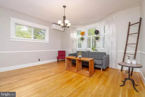 Living - 6019 Sycamore Rd, Baltimore, MD 21212 photo 5 of 6