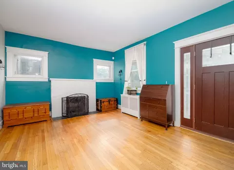 Living - 6019 Sycamore Rd, Baltimore, MD 21212 photo 2 of 6