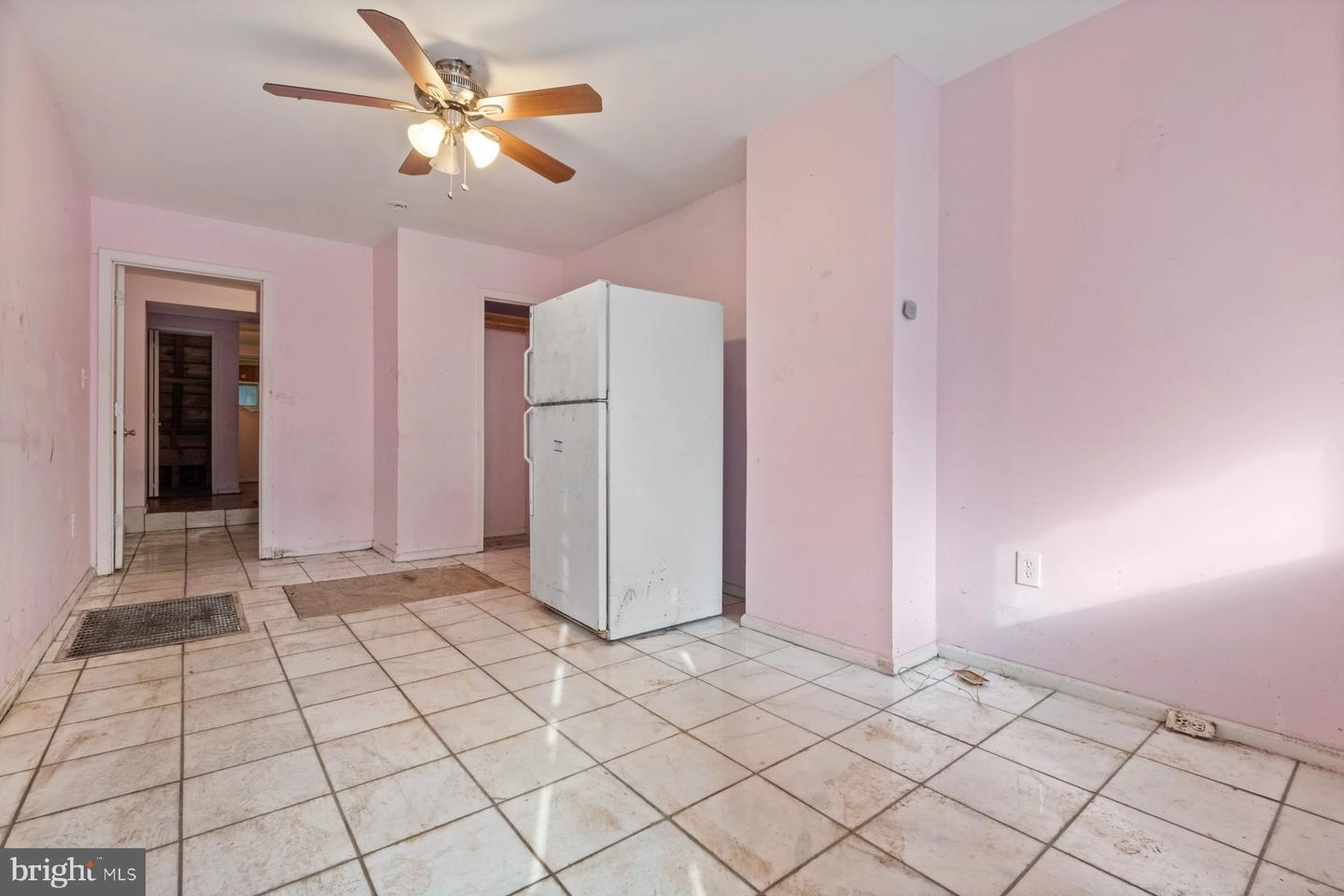 Entry Way - 1226 N Spring St, Baltimore, MD 21213 photo 1 of 13