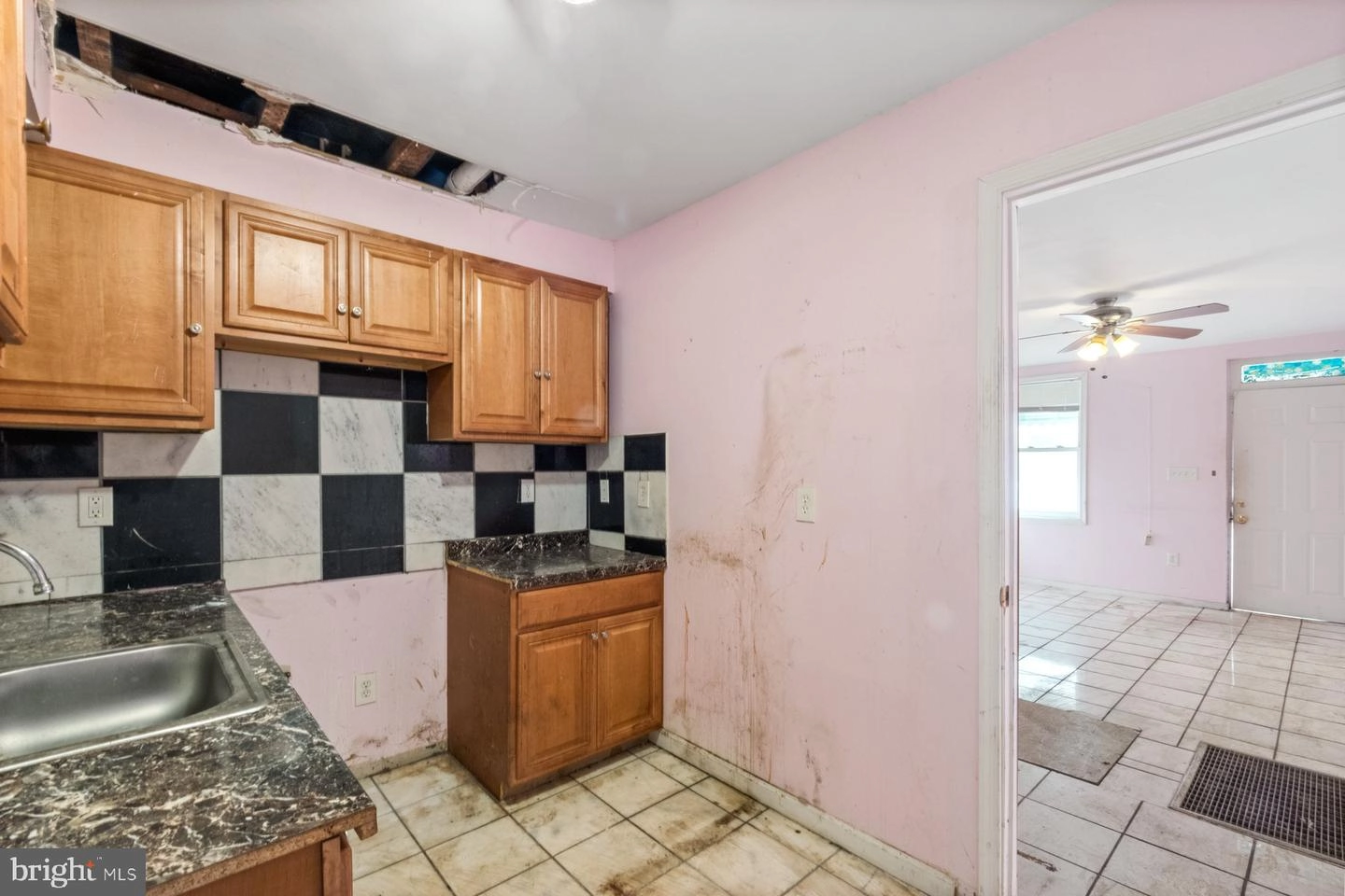 Entry Way - 1226 N Spring St, Baltimore, MD 21213 photo 6 of 13