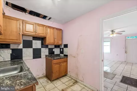 Entry Way - 1226 N Spring St, Baltimore, MD 21213 photo 6 of 13