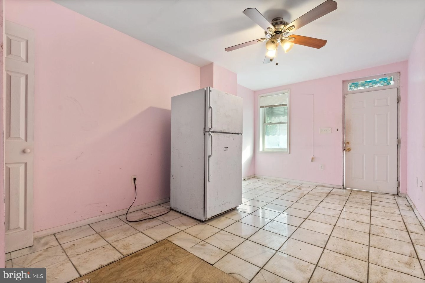 Entry Way - 1226 N Spring St, Baltimore, MD 21213 photo 3 of 13