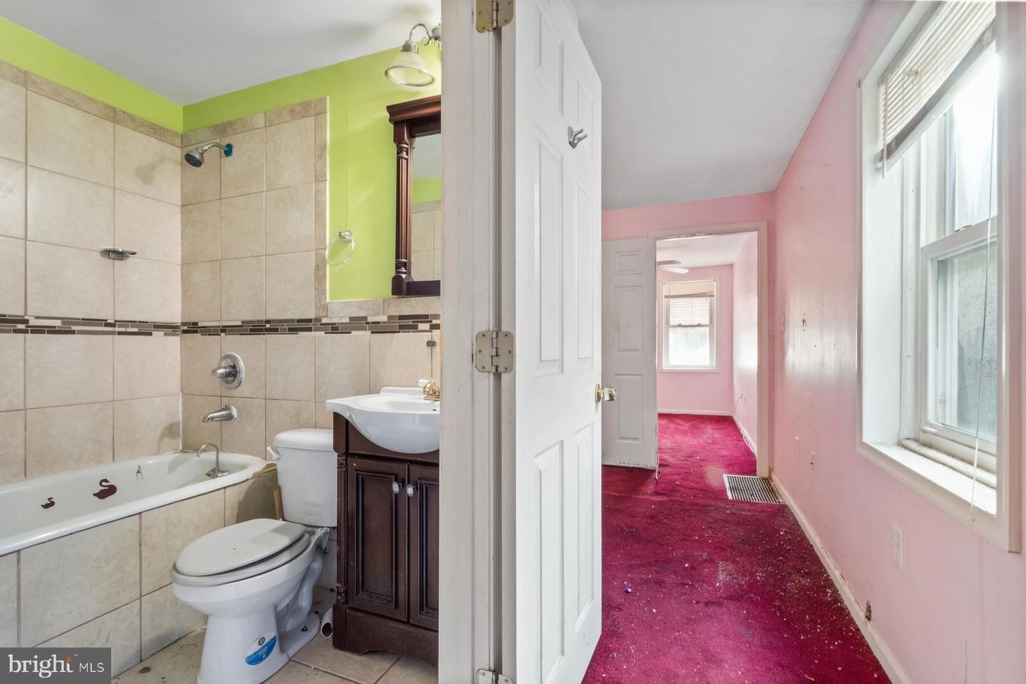 Entry Way - 1226 N Spring St, Baltimore, MD 21213 photo 10 of 13