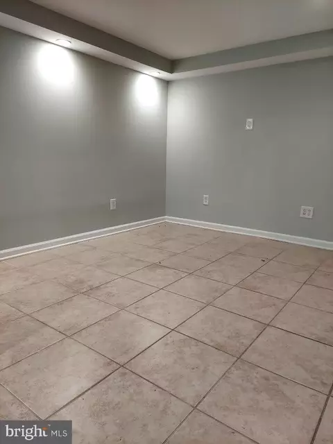 517 Brisbane Rd, Baltimore, MD 21229 photo 13