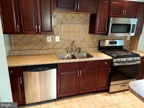 517 Brisbane Rd, Baltimore, MD 21229 photo 3
