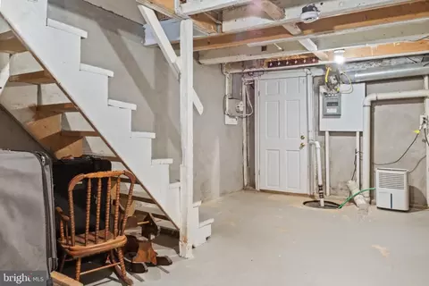 Entry Way - 1832 E Pratt St, Baltimore, MD 21231 photo 5 of 5