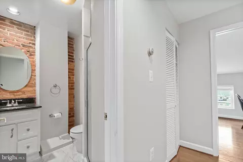 Entry Way - 1832 E Pratt St, Baltimore, MD 21231 photo 3 of 5