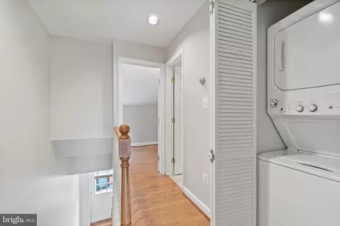 Entry Way - 1832 E Pratt St, Baltimore, MD 21231 photo 2 of 5