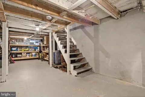 Entry Way - 1832 E Pratt St, Baltimore, MD 21231 photo 4 of 5