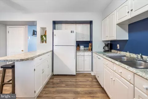 Kitchen - 625 Queensgate Rd, Baltimore, MD 21229 photo 3 of 3