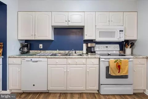 Kitchen - 625 Queensgate Rd, Baltimore, MD 21229 photo 2 of 3