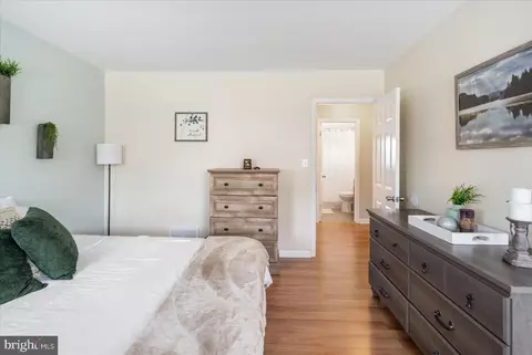 Bedroom - 625 Queensgate Rd, Baltimore, MD 21229 photo 3 of 4