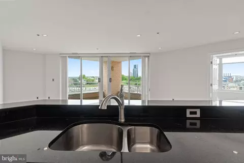 Kitchen - 100 Harborview Dr #913, Baltimore, MD 21230 photo 3 of 3