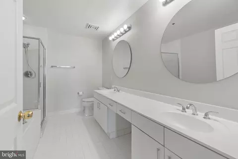 Bath - 100 Harborview Dr #913, Baltimore, MD 21230 photo 1 of 4