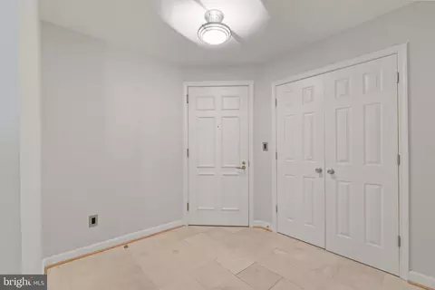 Entry Way - 100 Harborview Dr #913, Baltimore, MD 21230 photo 2 of 2