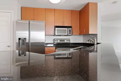 Kitchen - 100 Harborview Dr #913, Baltimore, MD 21230 photo 2 of 3