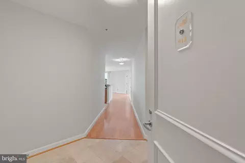 Entry Way - 100 Harborview Dr #913, Baltimore, MD 21230 photo 1 of 2