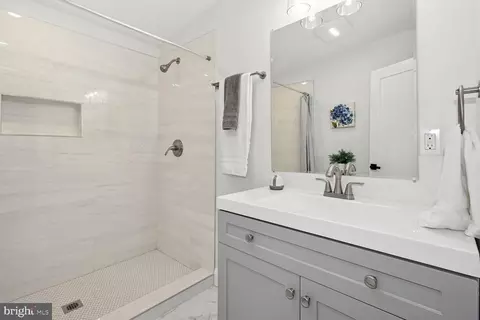 Bath - 3640 Beech Ave, Baltimore, MD 21211 photo 1 of 3