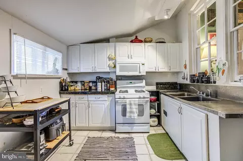 Kitchen - 2617 E Fayette St, Baltimore, MD 21224 photo 2 of 4