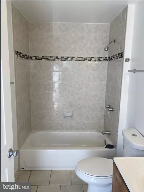 Bath - 2617 E Fayette St, Baltimore, MD 21224 photo 5 of 6