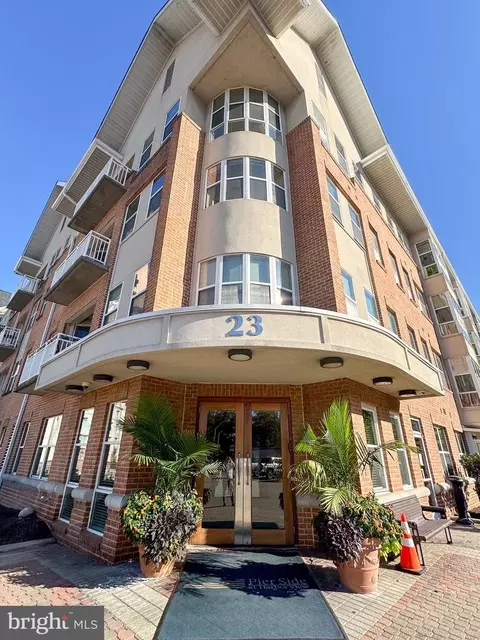 23 Pierside Dr #T-14, Baltimore, MD 21230