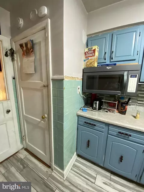 Kitchen - 450 Random Rd, Baltimore, MD 21229 photo 1 of 2