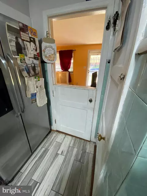 Entry Way - 450 Random Rd, Baltimore, MD 21229 photo 1 of 2