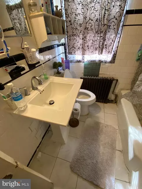 Bath - 450 Random Rd, Baltimore, MD 21229 photo 1 of 1