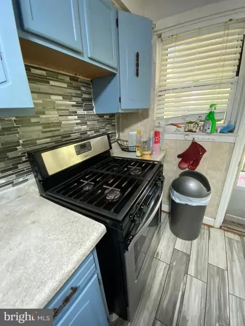 Kitchen - 450 Random Rd, Baltimore, MD 21229 photo 2 of 2
