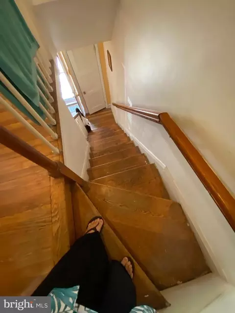 Entry Way - 450 Random Rd, Baltimore, MD 21229 photo 2 of 2