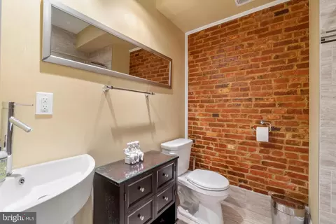 240 S Exeter St, Baltimore, MD 21202 photo 14