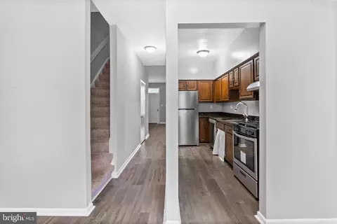 Entry Way - 910 N Eden St, Baltimore, MD 21205 photo 2 of 3