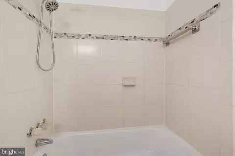 Bath - 910 N Eden St, Baltimore, MD 21205 photo 2 of 2