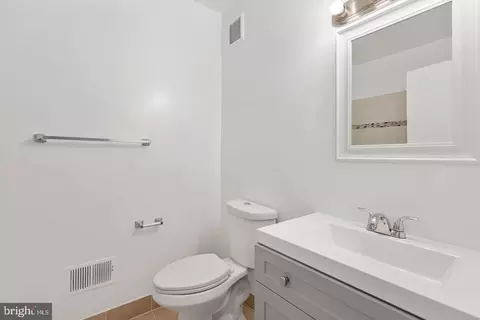 Bath - 910 N Eden St, Baltimore, MD 21205 photo 1 of 2