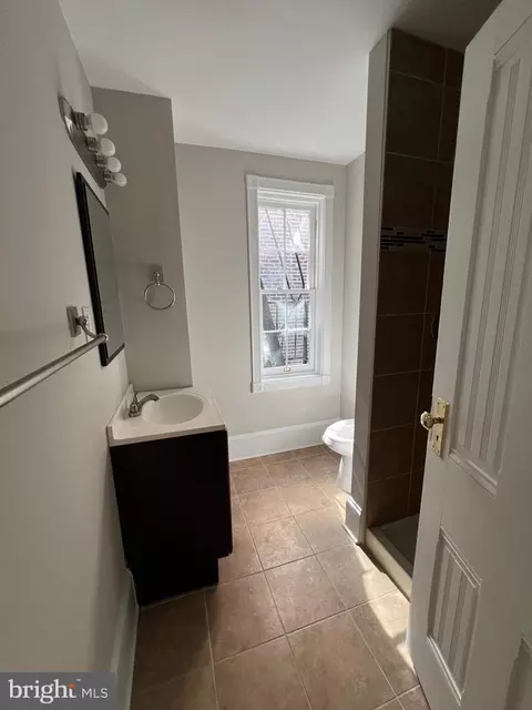Bath - 255 Robert St, Baltimore, MD 21217 photo 2 of 4