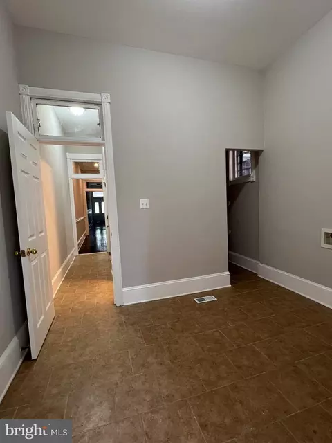 Entry Way - 255 Robert St, Baltimore, MD 21217 photo 3 of 4