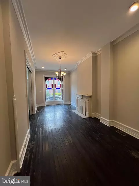 Living - 255 Robert St, Baltimore, MD 21217 photo 1 of 5