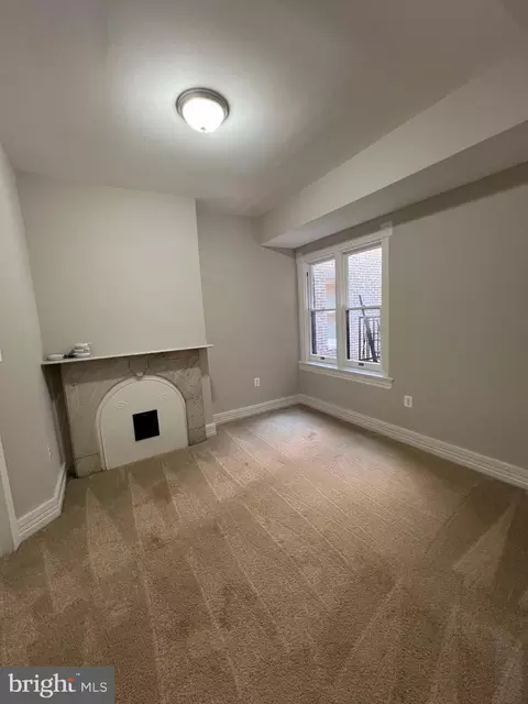 Living - 255 Robert St, Baltimore, MD 21217 photo 4 of 5