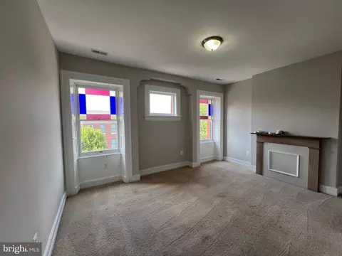 Living - 255 Robert St, Baltimore, MD 21217 photo 3 of 5