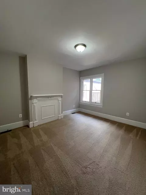 Living - 255 Robert St, Baltimore, MD 21217 photo 2 of 5