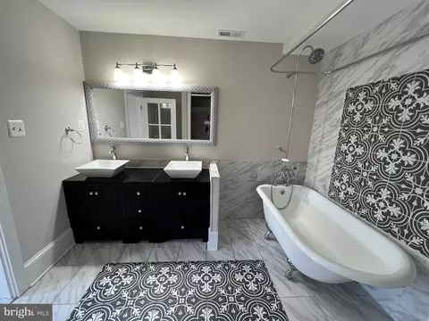Bath - 255 Robert St, Baltimore, MD 21217 photo 4 of 4