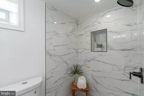 Bath - 4901 Gilray Dr, Baltimore, MD 21214 photo 2 of 4