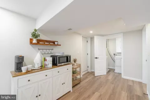 Entry Way - 4901 Gilray Dr, Baltimore, MD 21214 photo 13 of 17