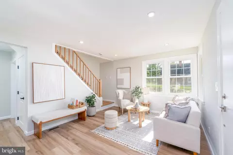 Living - 4901 Gilray Dr, Baltimore, MD 21214 photo 2 of 5