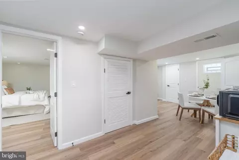 Entry Way - 4901 Gilray Dr, Baltimore, MD 21214 photo 14 of 17