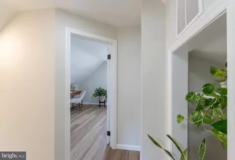 Entry Way - 4901 Gilray Dr, Baltimore, MD 21214 photo 8 of 17