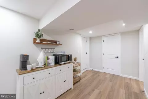 Entry Way - 4901 Gilray Dr, Baltimore, MD 21214 photo 10 of 17