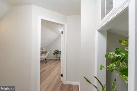 Entry Way - 4901 Gilray Dr, Baltimore, MD 21214 photo 5 of 17