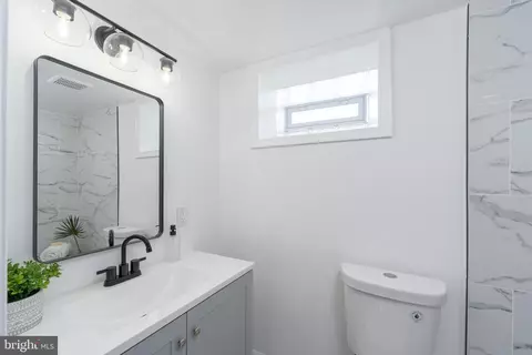 Bath - 4901 Gilray Dr, Baltimore, MD 21214 photo 3 of 4