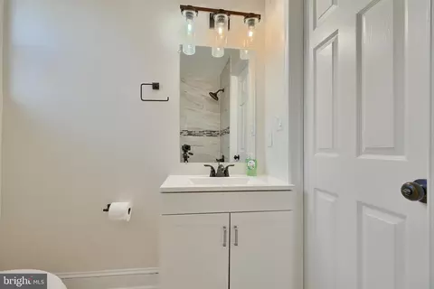 Bath - 569 E 38th St, Baltimore, MD 21218 photo 4 of 7
